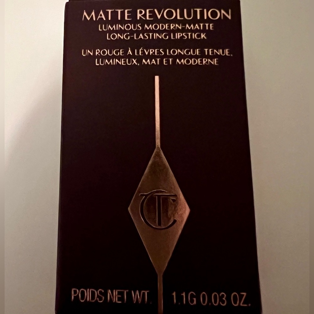 Mini Charlotte Tilbury Matte Revolution Lipstick in “Walk of No Shame” 0.03 oz - Picture 3 of 4